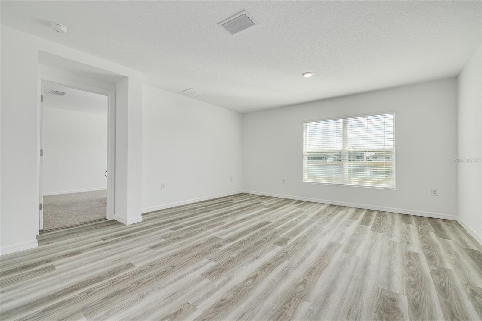 Image 17 of 38 For 803 Ace Outlaw Avenue