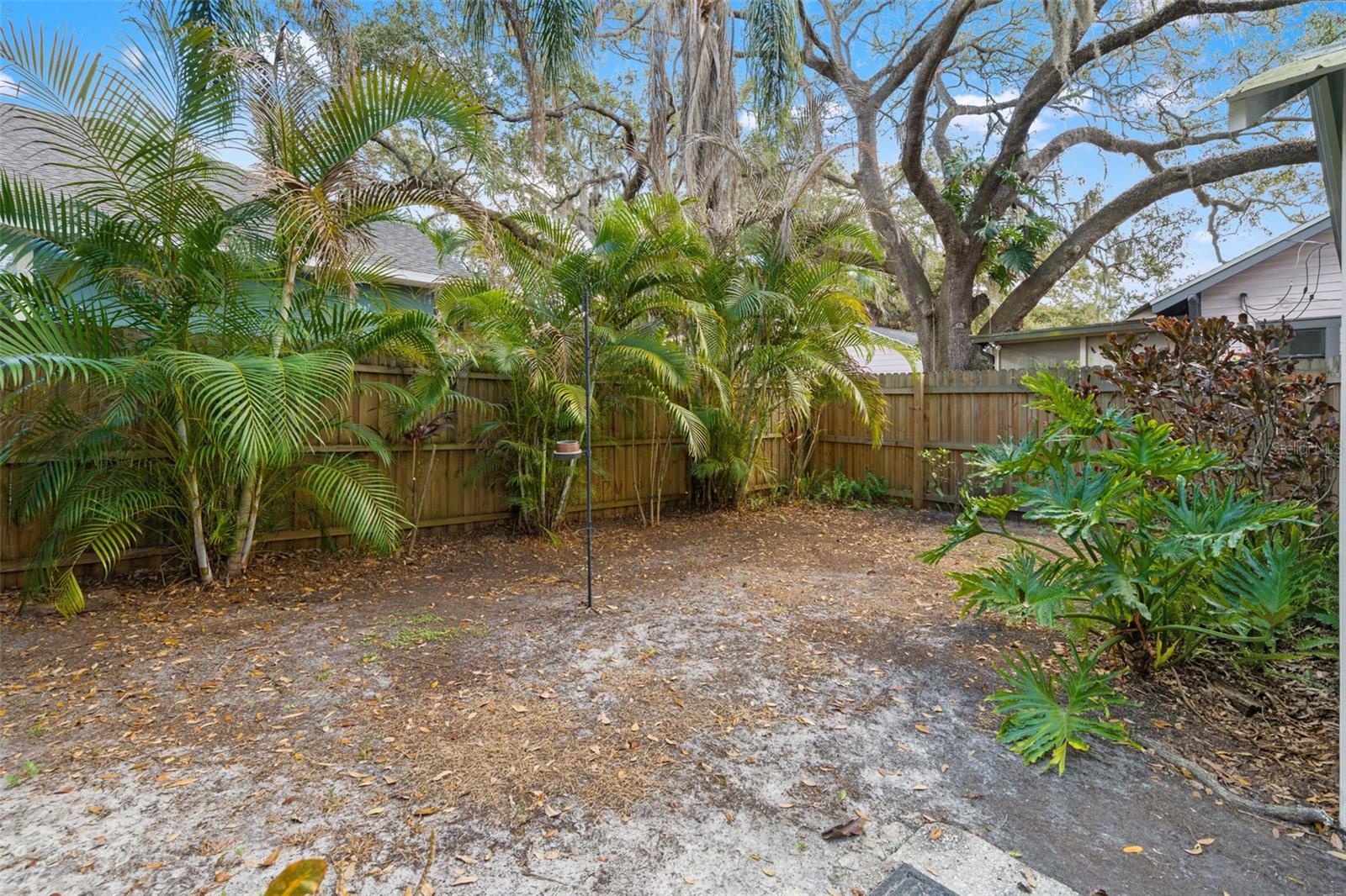 Image 23 of 25 For 816 Idlewild Avenue