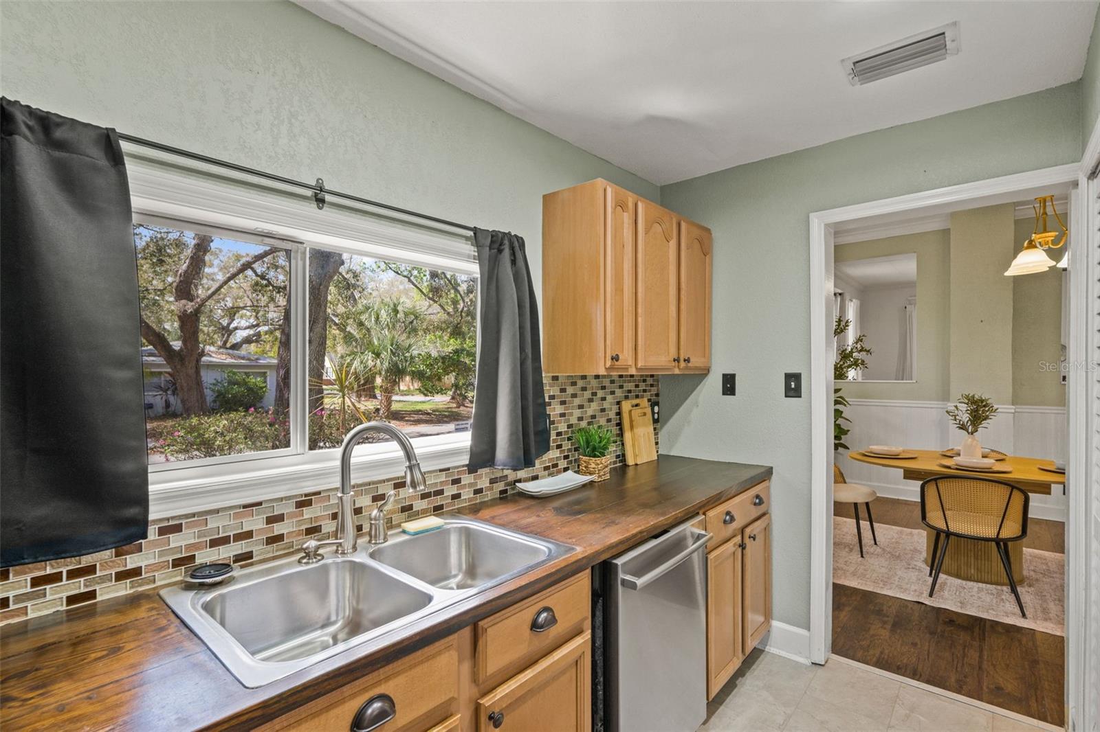 Image 8 of 25 For 816 Idlewild Avenue