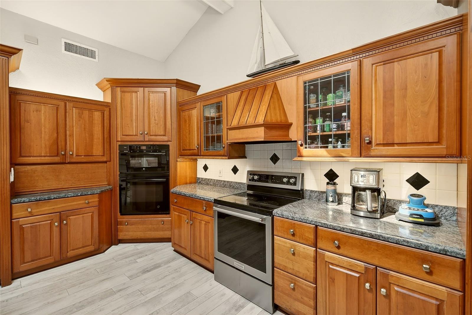 Image 14 of 86 For 1725 Long Bow Lane