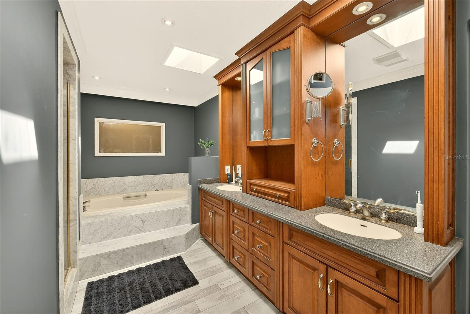 Image 32 of 86 For 1725 Long Bow Lane