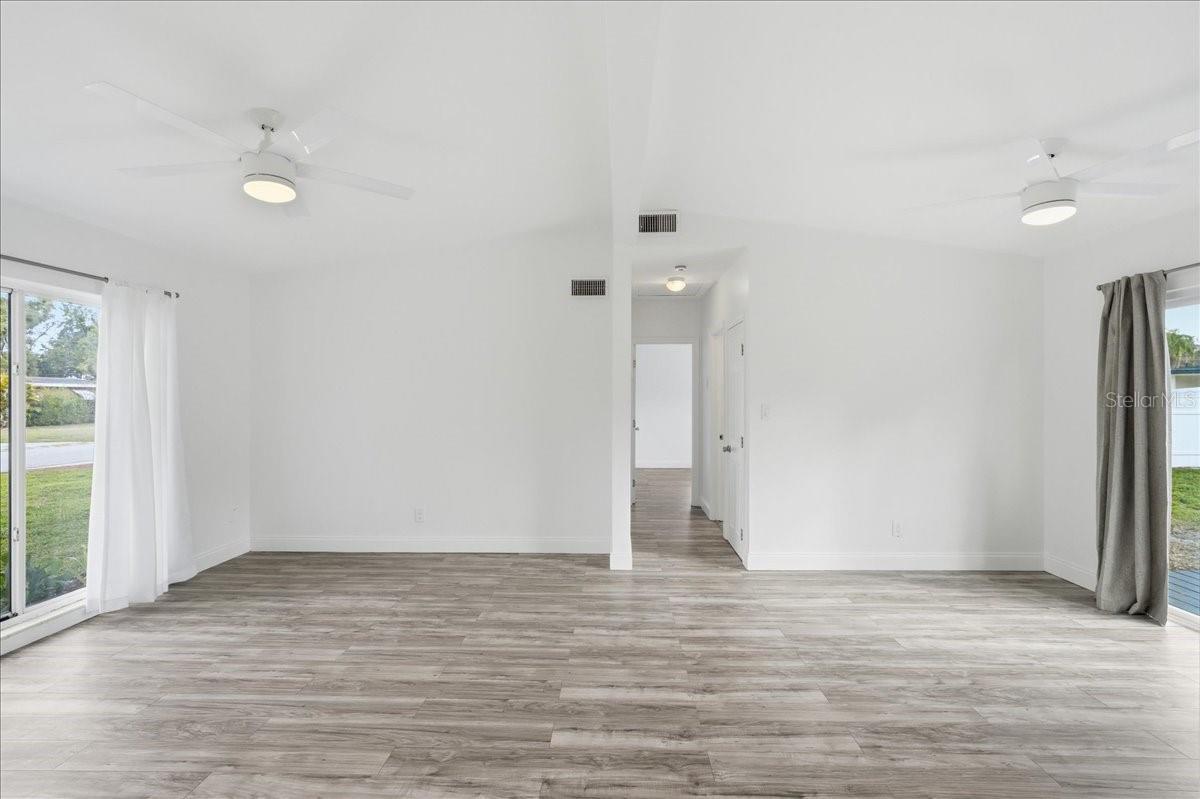 Image 10 of 53 For 4398 Neptune Drive Se