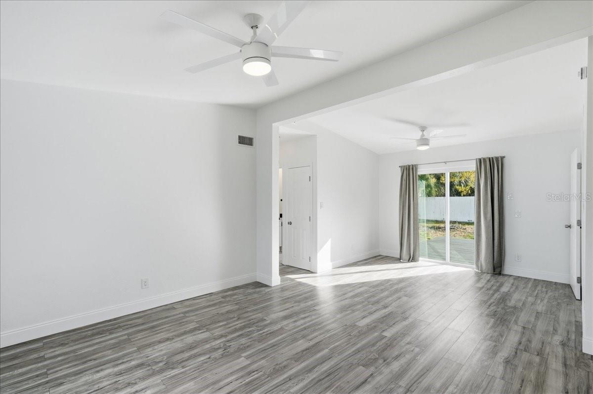 Image 17 of 53 For 4398 Neptune Drive Se