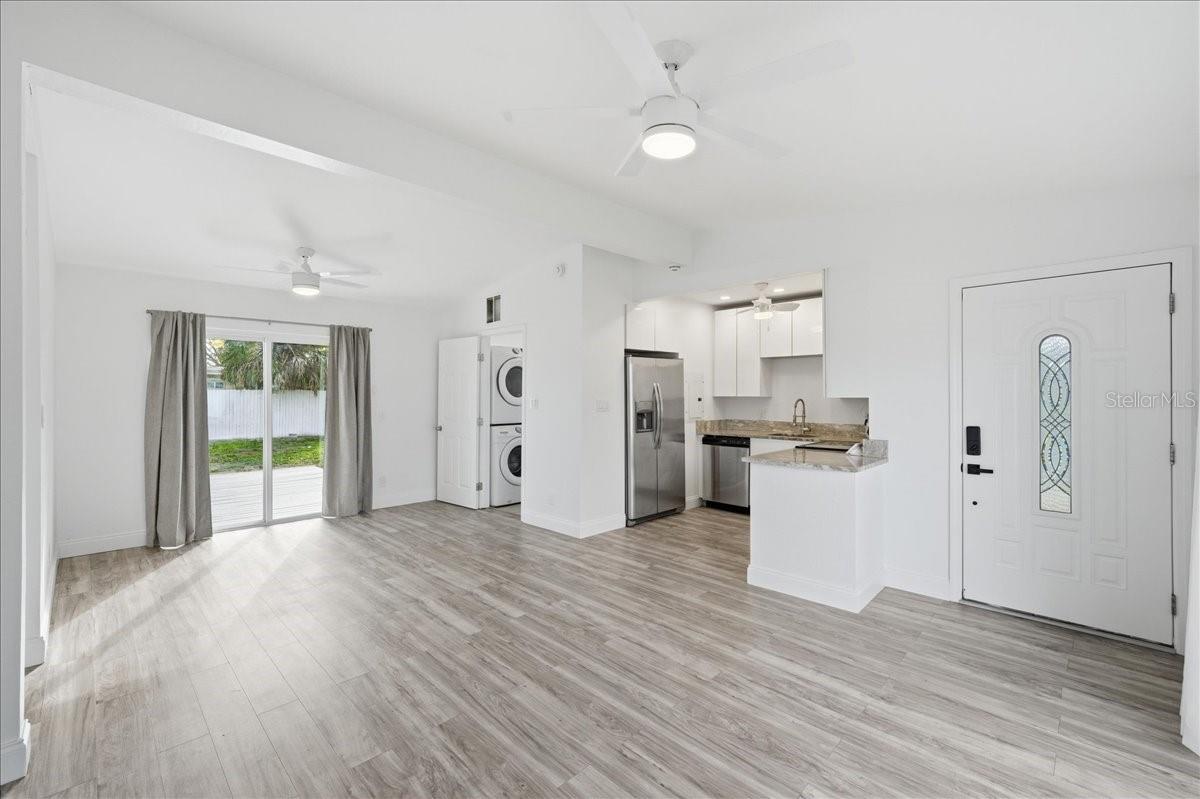 Image 20 of 53 For 4398 Neptune Drive Se