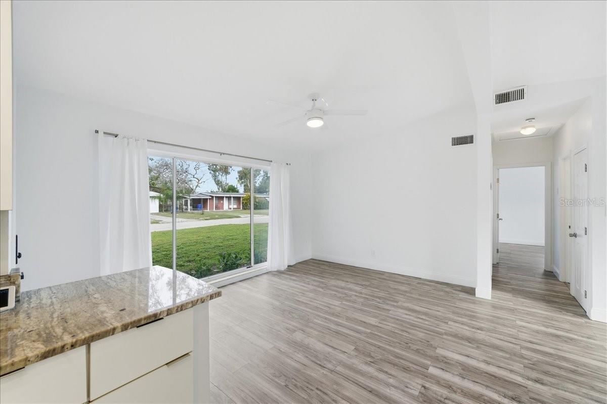 Image 21 of 53 For 4398 Neptune Drive Se