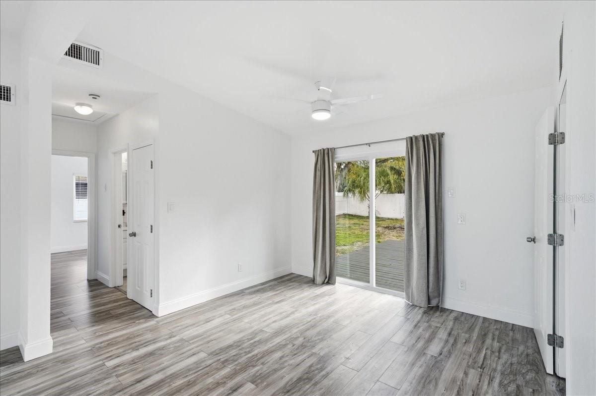 Image 22 of 53 For 4398 Neptune Drive Se