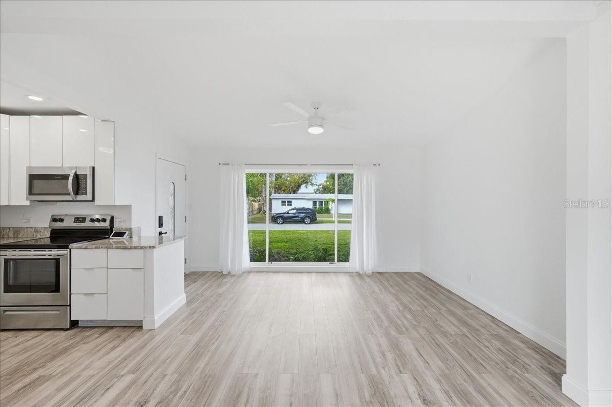 Image 23 of 53 For 4398 Neptune Drive Se