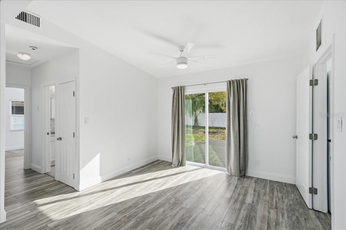 Image 24 of 53 For 4398 Neptune Drive Se