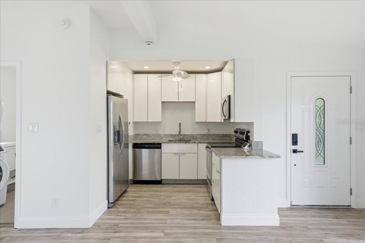 Image 25 of 53 For 4398 Neptune Drive Se