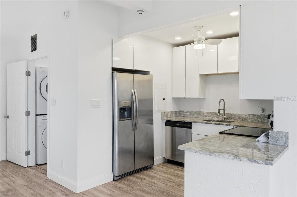 Image 27 of 53 For 4398 Neptune Drive Se