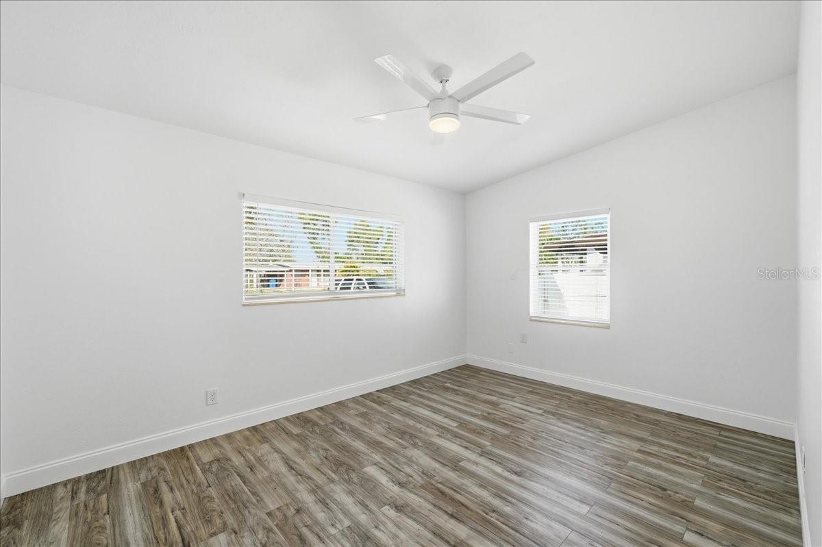 Image 31 of 53 For 4398 Neptune Drive Se