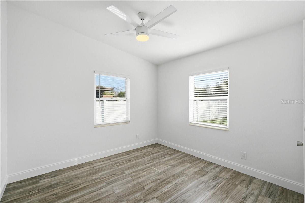 Image 33 of 53 For 4398 Neptune Drive Se