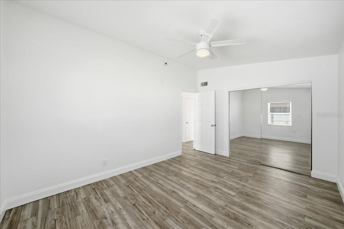 Image 34 of 53 For 4398 Neptune Drive Se