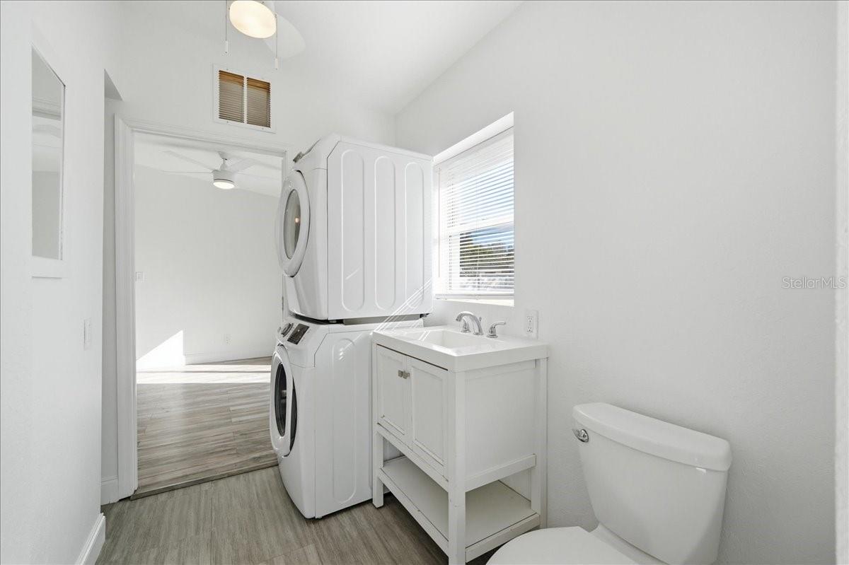 Image 38 of 53 For 4398 Neptune Drive Se