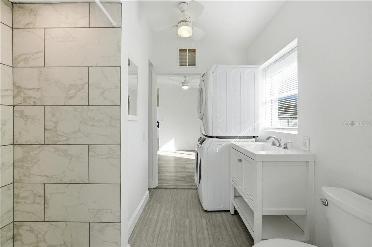 Image 41 of 53 For 4398 Neptune Drive Se