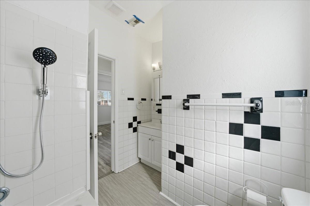 Image 43 of 53 For 4398 Neptune Drive Se