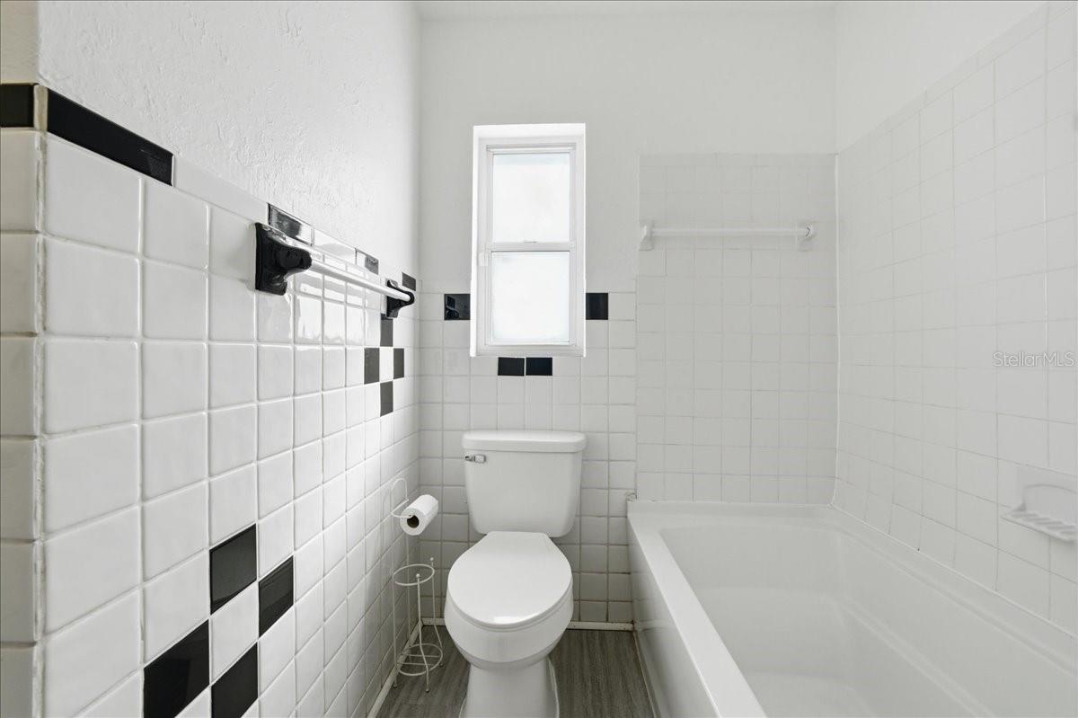 Image 44 of 53 For 4398 Neptune Drive Se