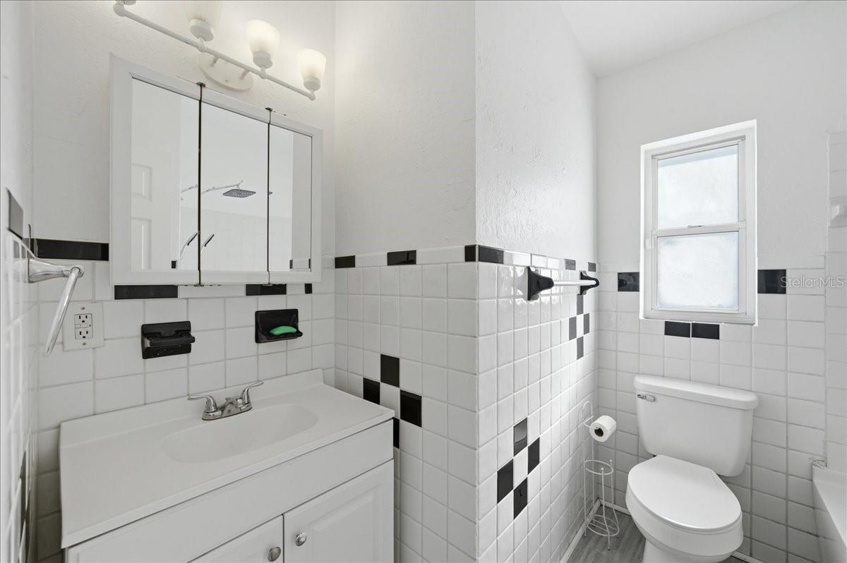 Image 46 of 53 For 4398 Neptune Drive Se