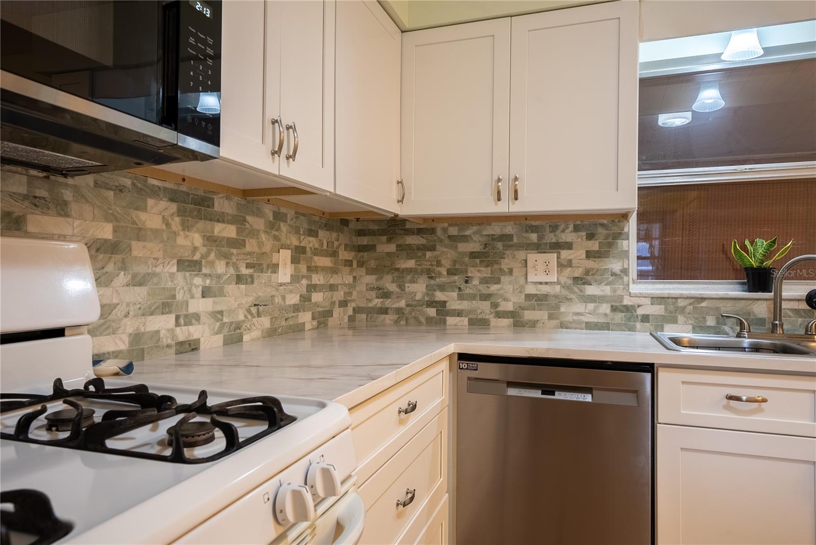 Image 11 of 43 For 4991 Springwood Court 282