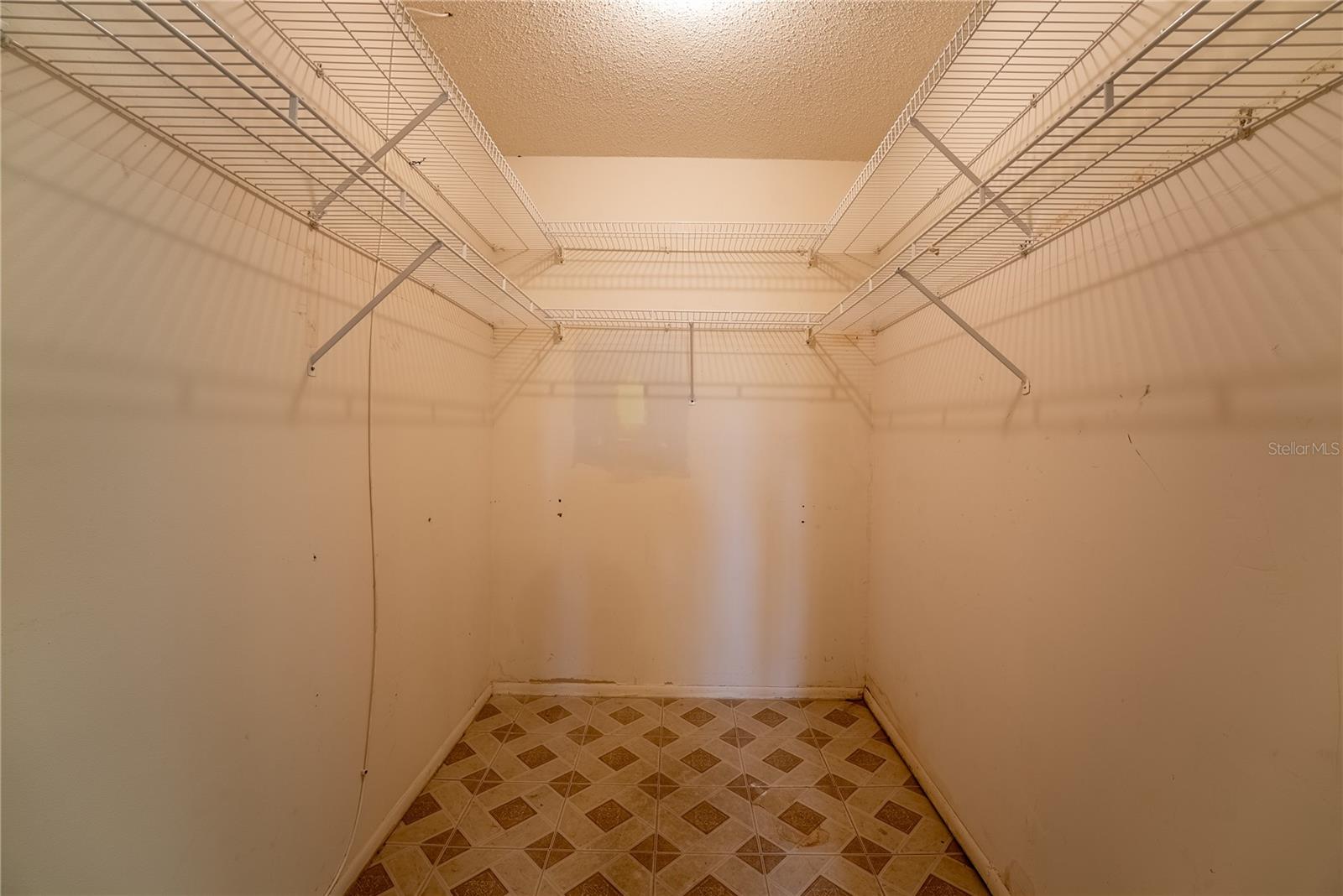 Image 24 of 43 For 4991 Springwood Court 282