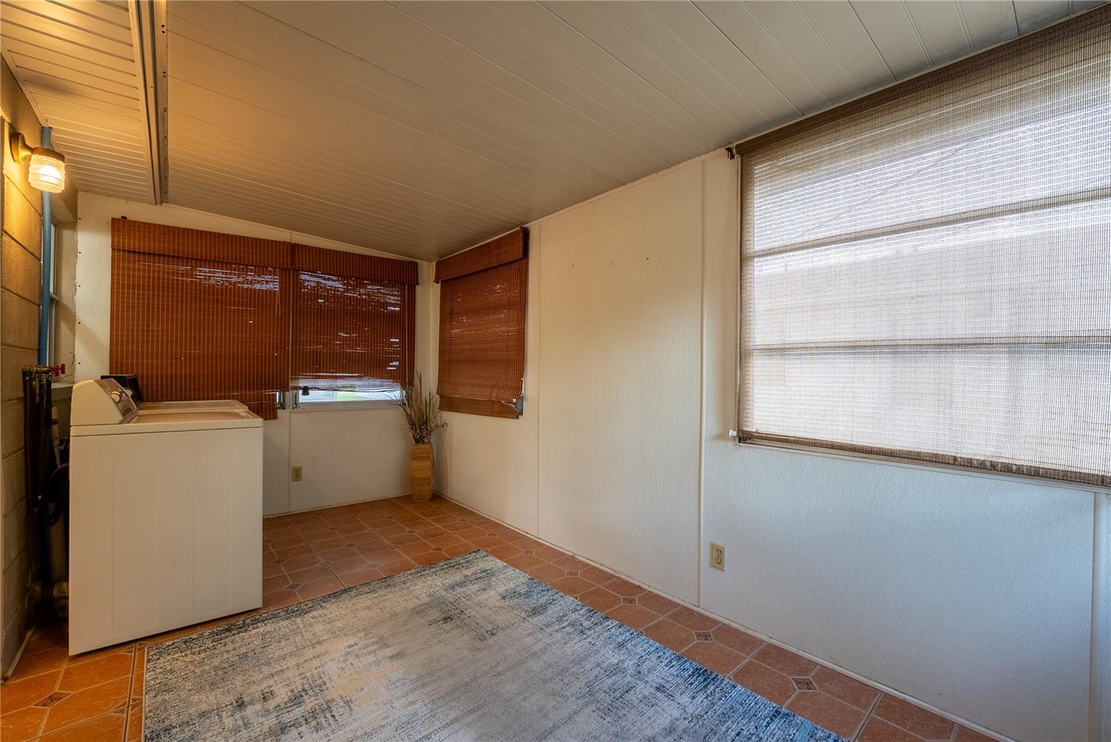 Image 28 of 43 For 4991 Springwood Court 282