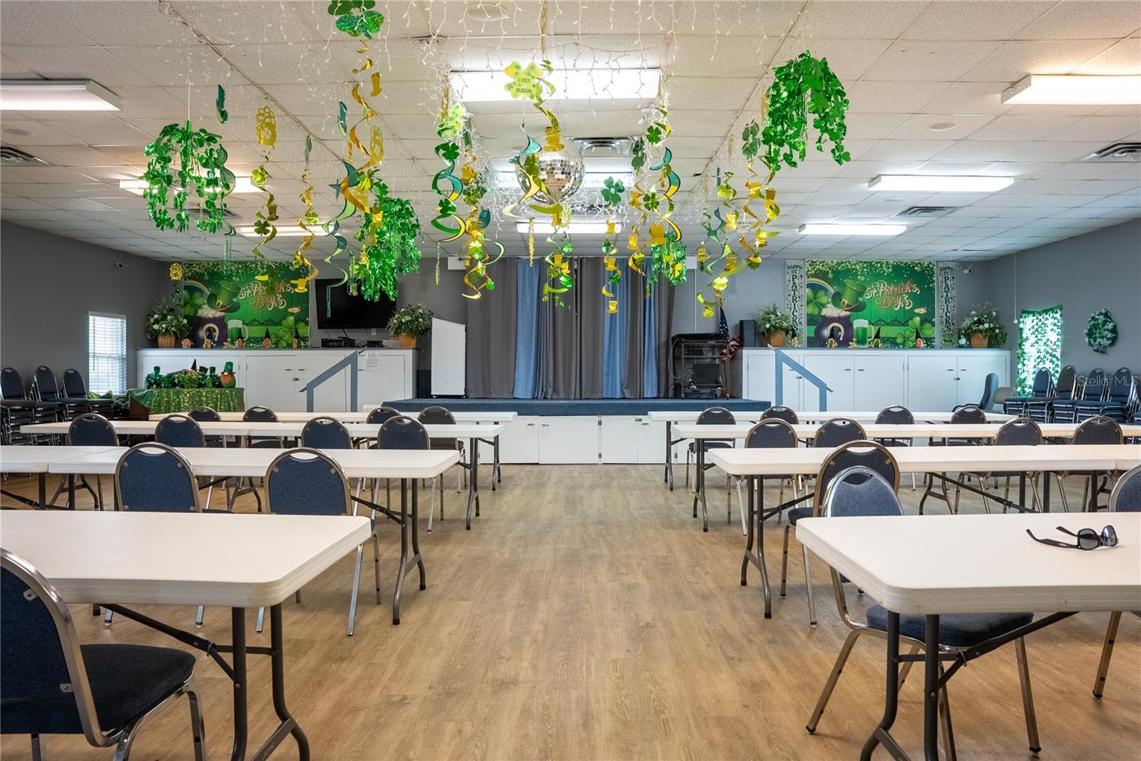 Image 35 of 43 For 4991 Springwood Court 282