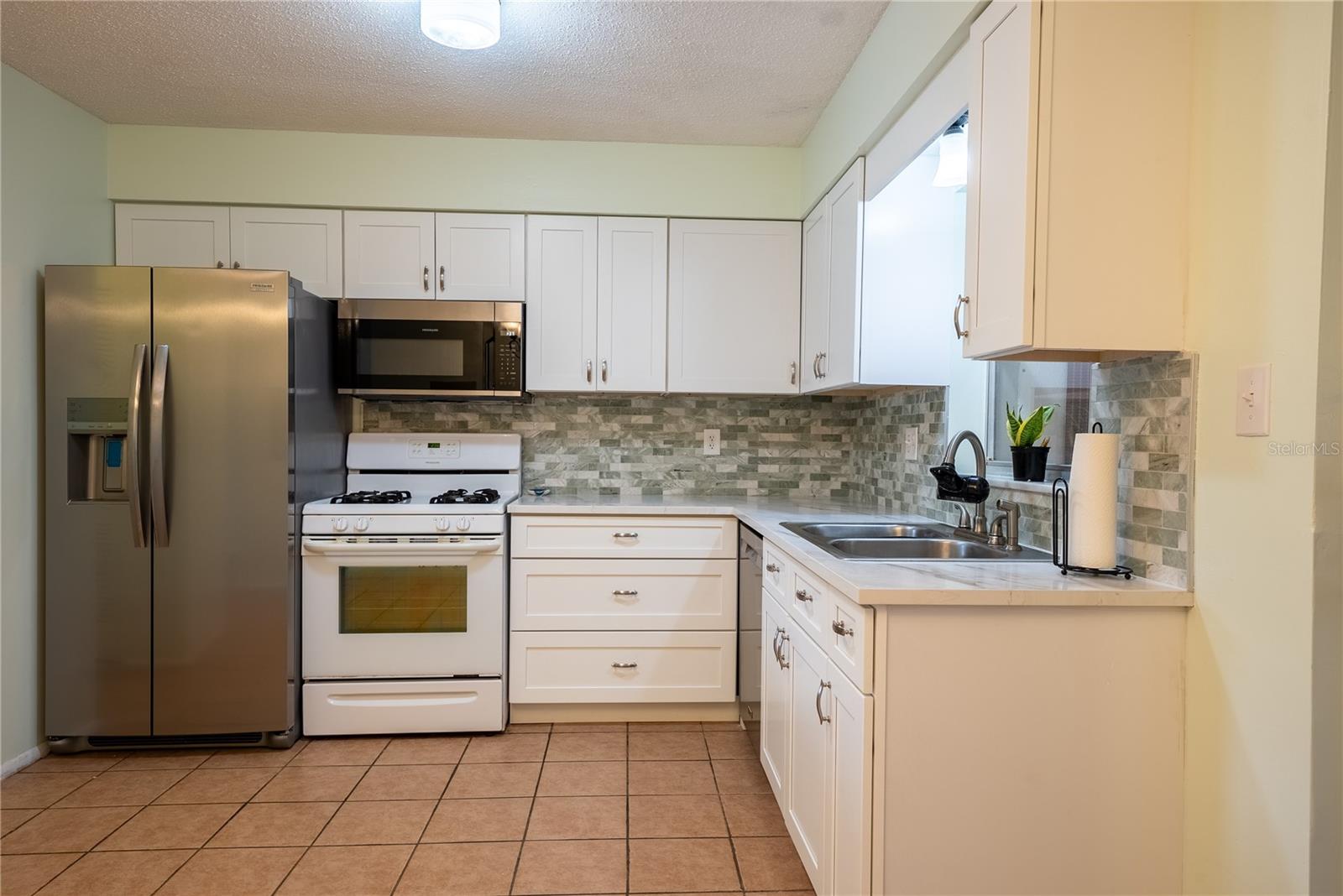 Image 9 of 43 For 4991 Springwood Court 282