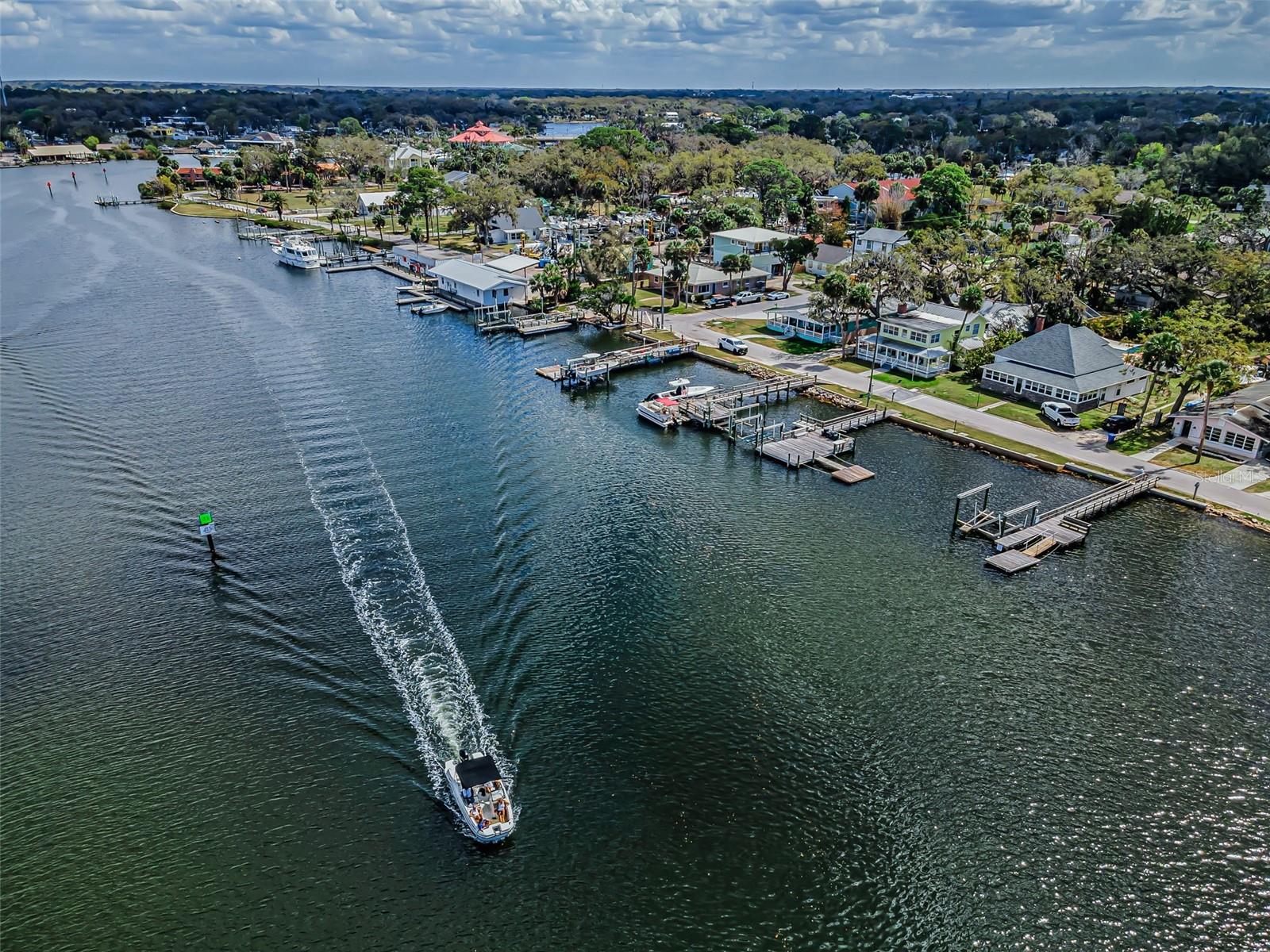 Listing photo id 98 for 5038 Sunset Boulevard