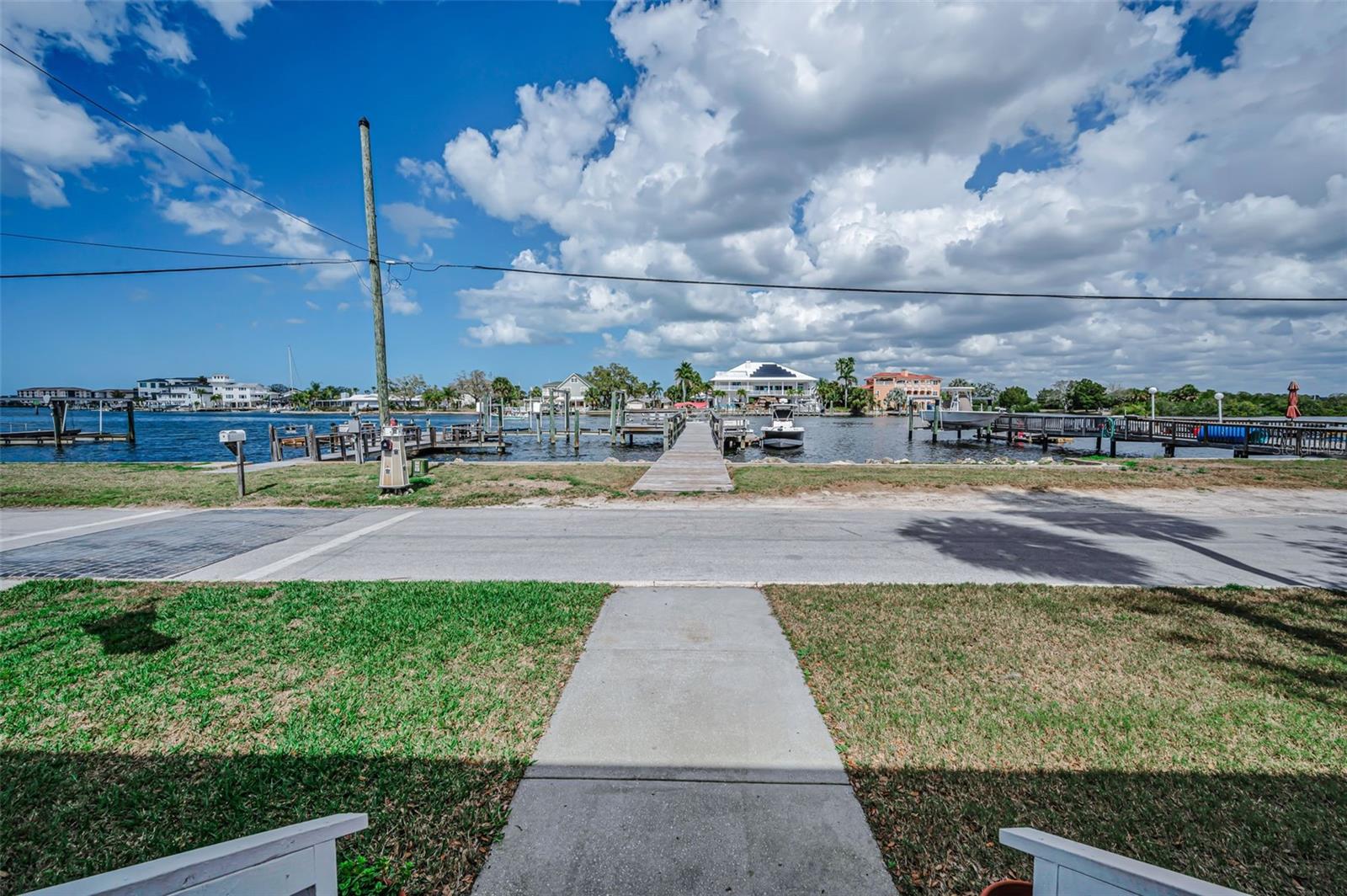 Listing photo id 15 for 5038 Sunset Boulevard