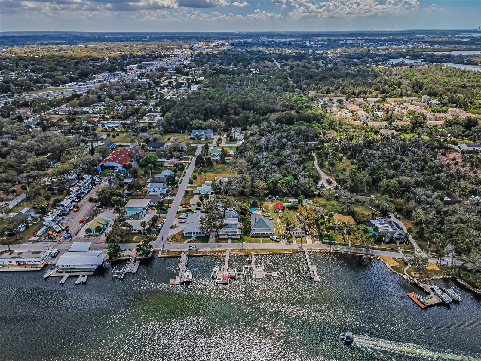 Listing photo id 16 for 5038 Sunset Boulevard