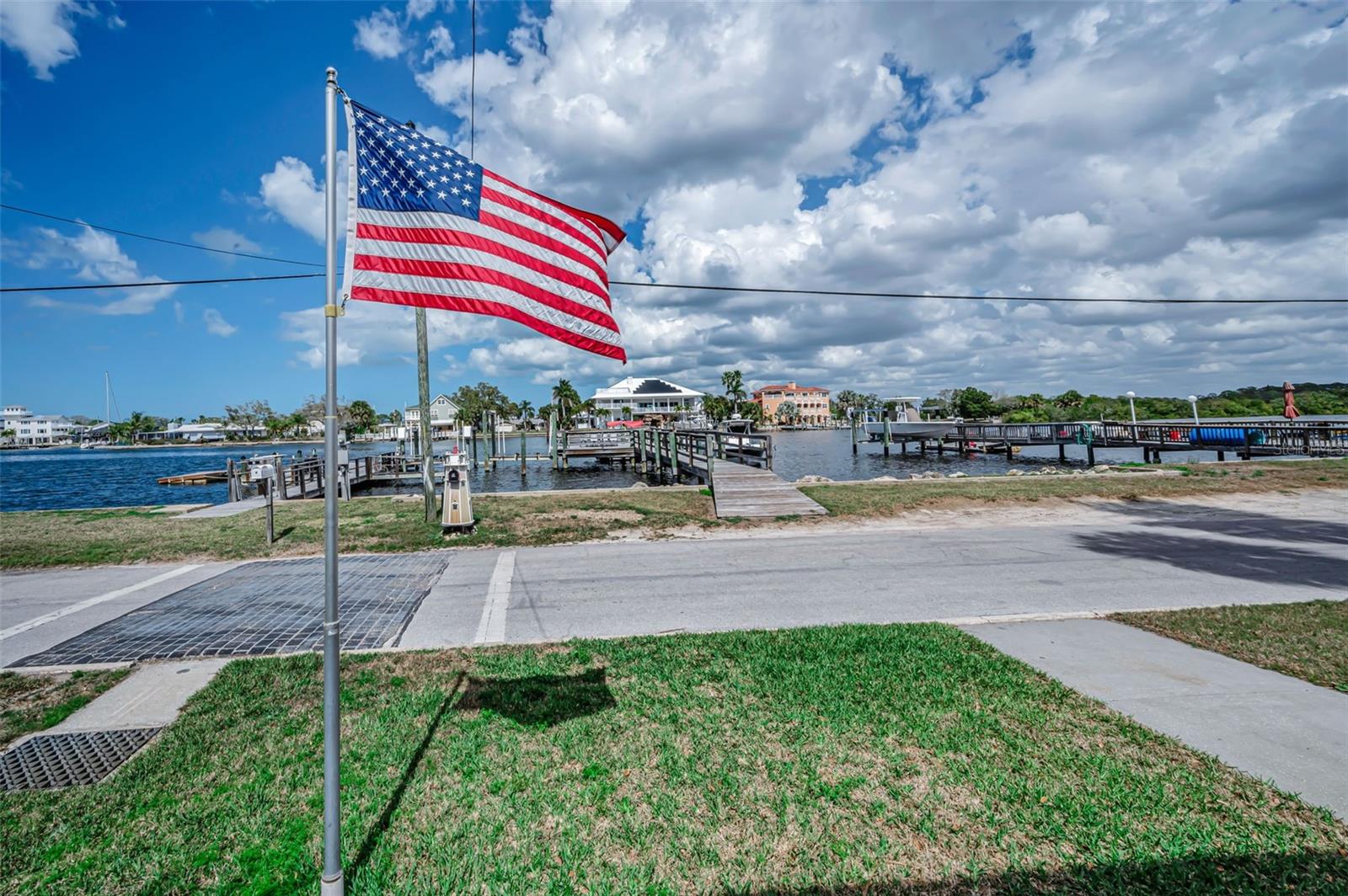 Listing photo id 19 for 5038 Sunset Boulevard