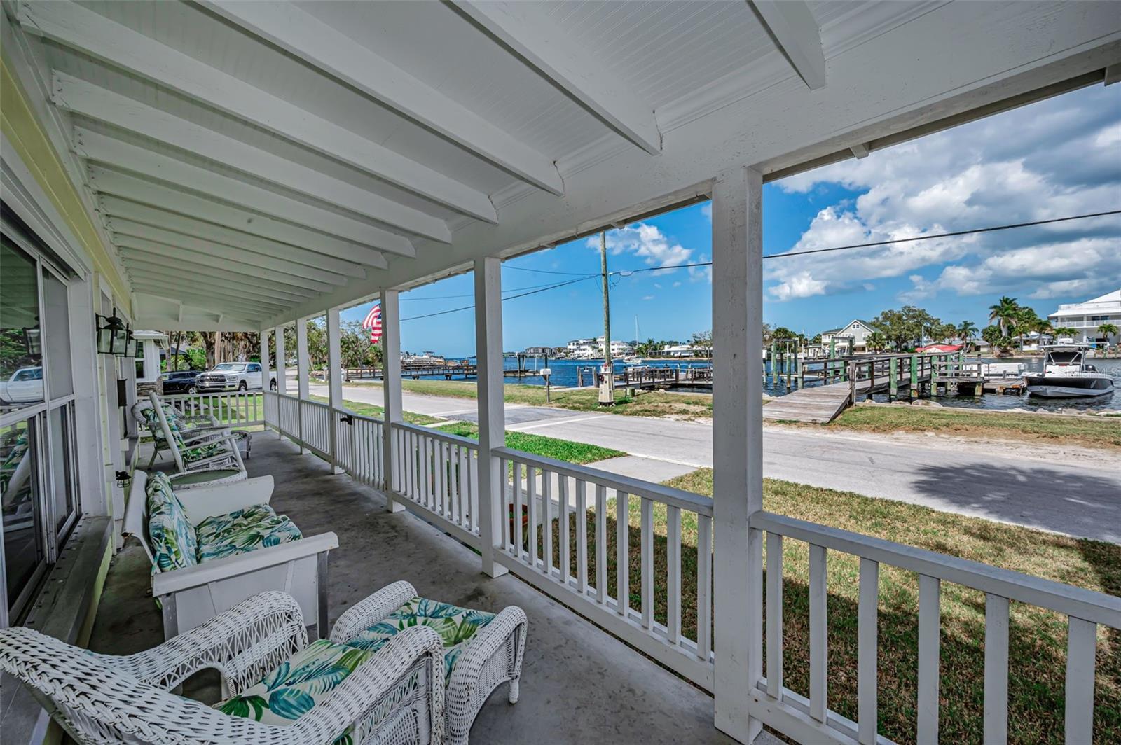 Listing photo id 20 for 5038 Sunset Boulevard