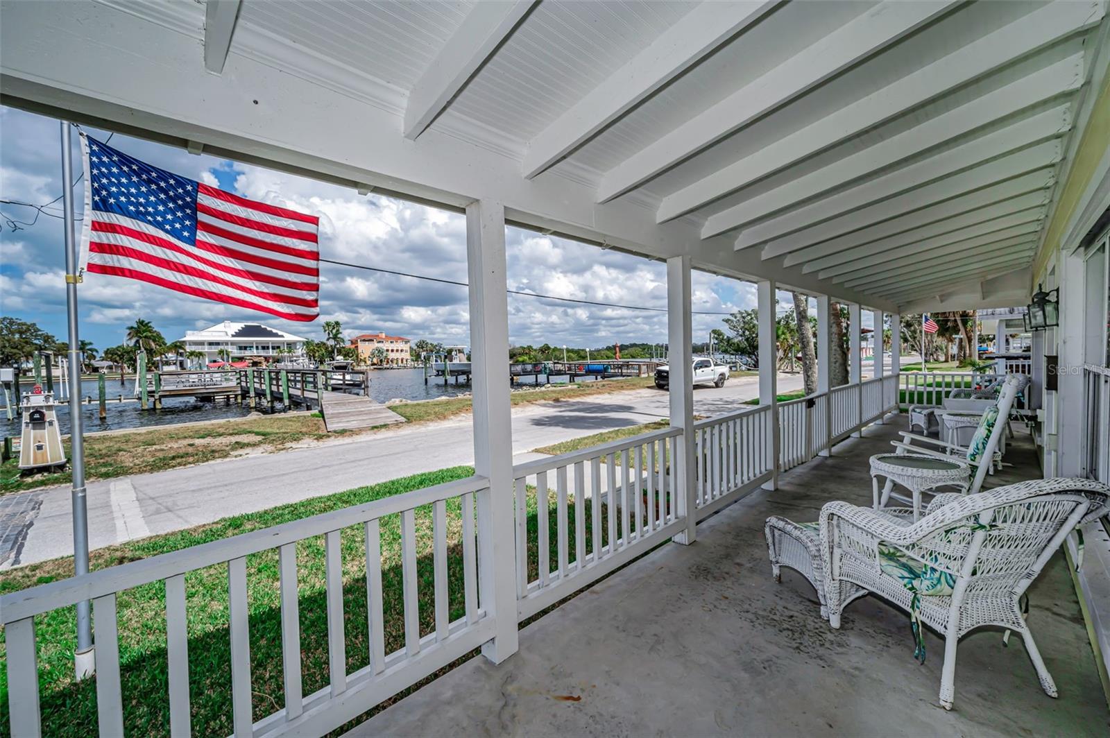 Listing photo id 21 for 5038 Sunset Boulevard