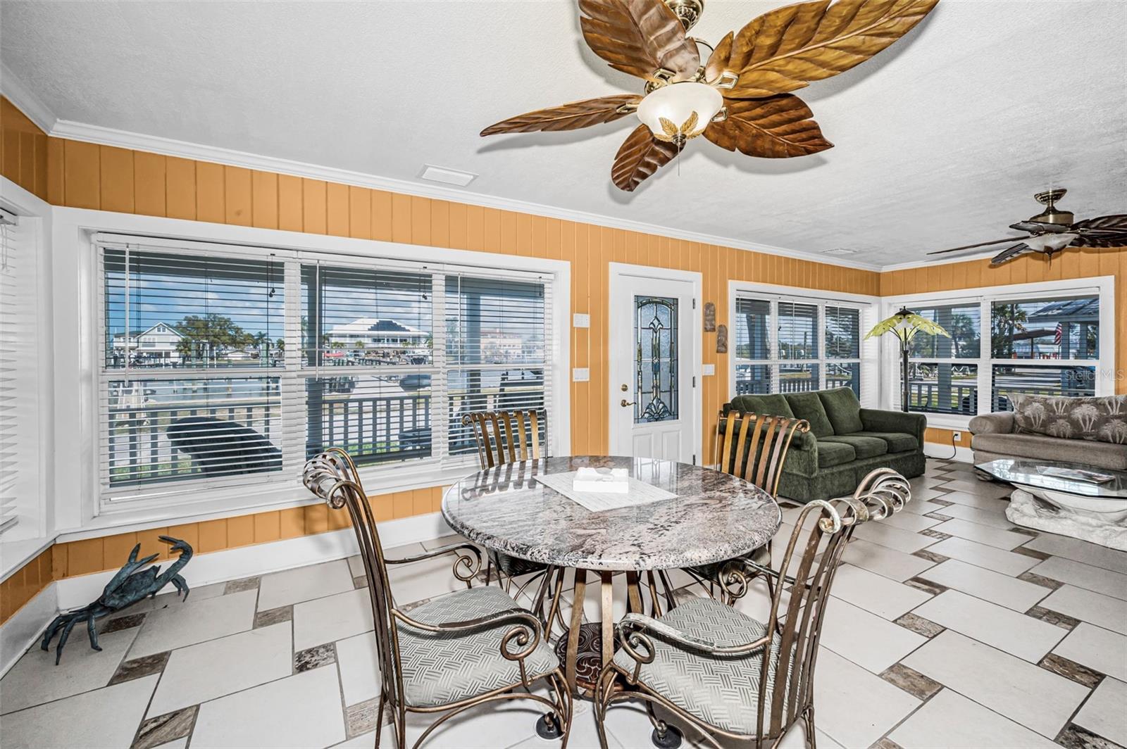 Listing photo id 27 for 5038 Sunset Boulevard