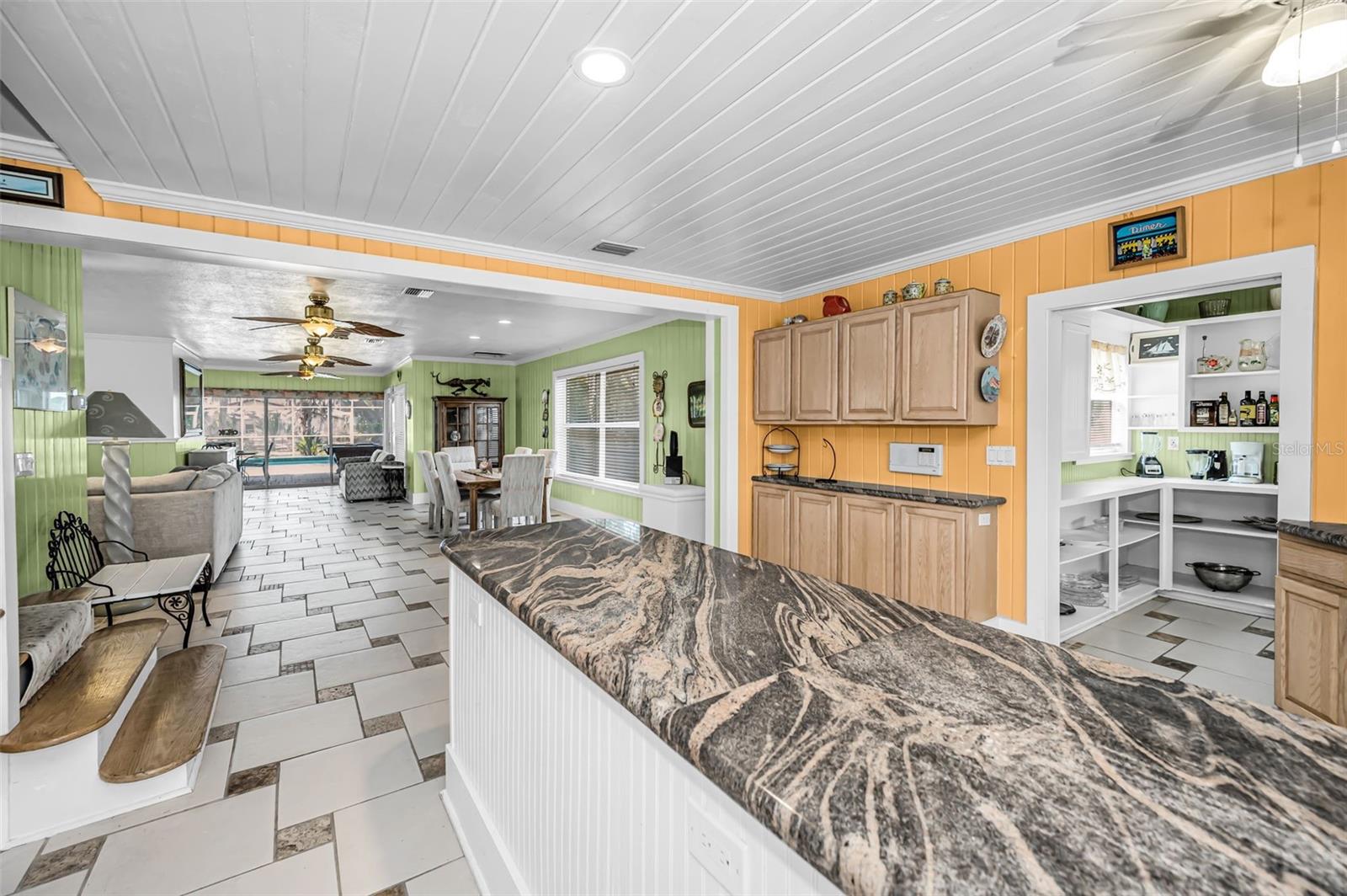 Listing photo id 30 for 5038 Sunset Boulevard