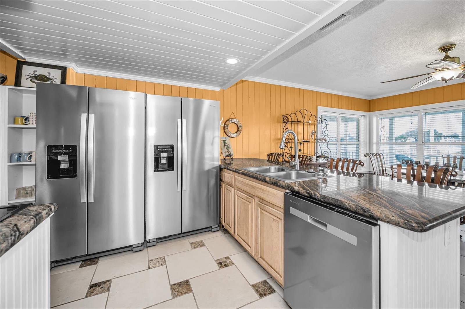 Listing photo id 31 for 5038 Sunset Boulevard