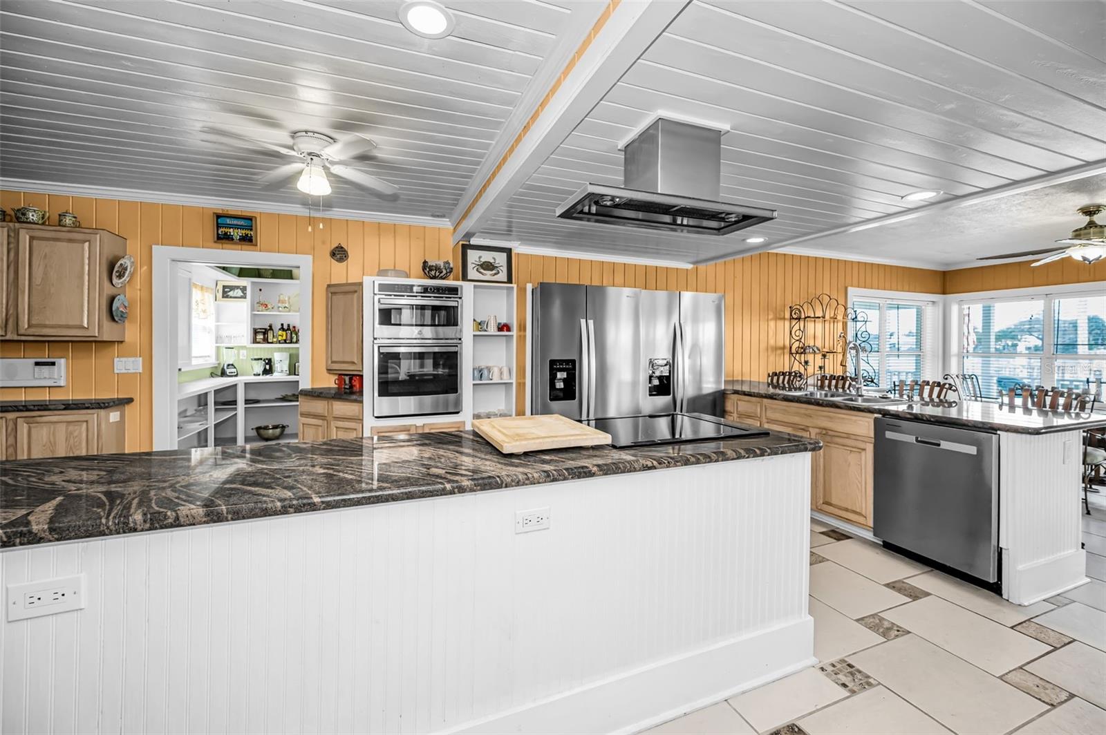 Listing photo id 32 for 5038 Sunset Boulevard