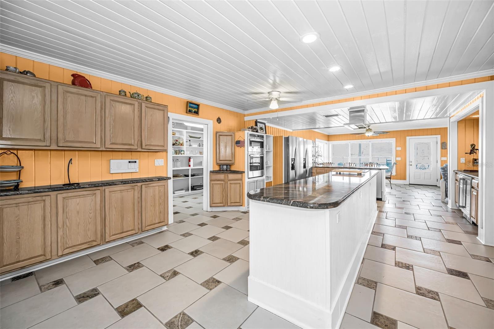 Listing photo id 35 for 5038 Sunset Boulevard