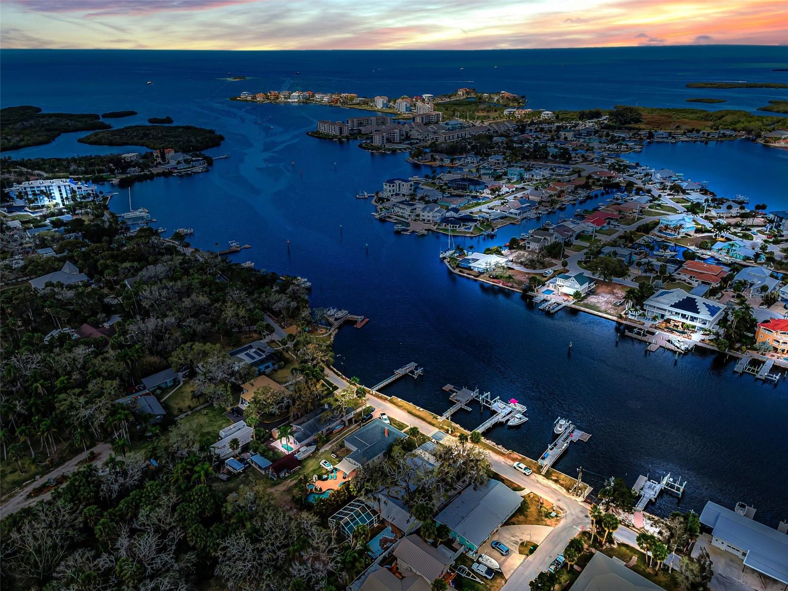 Listing photo id 2 for 5038 Sunset Boulevard