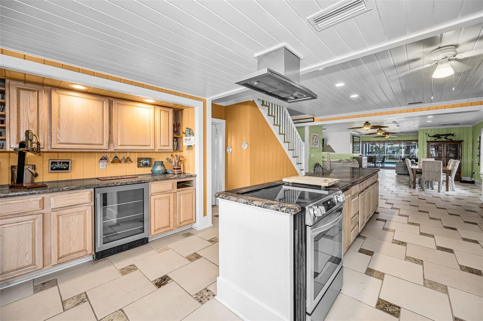 Listing photo id 38 for 5038 Sunset Boulevard