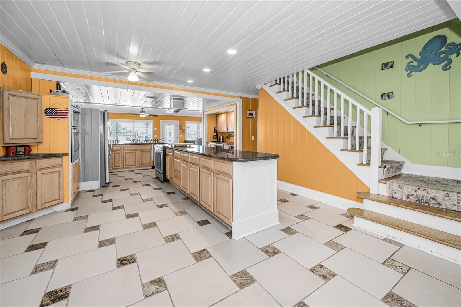 Listing photo id 39 for 5038 Sunset Boulevard