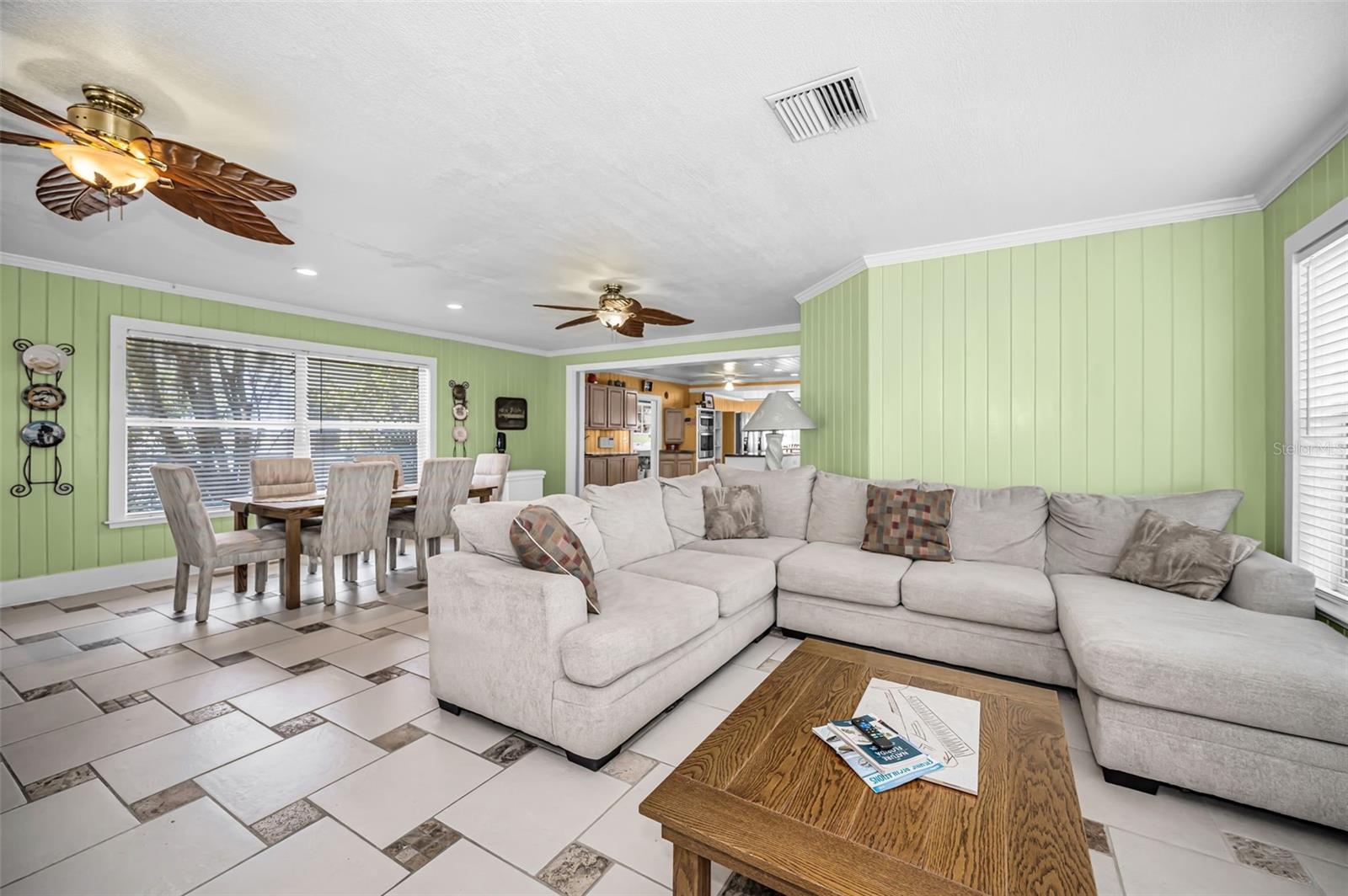 Listing photo id 43 for 5038 Sunset Boulevard