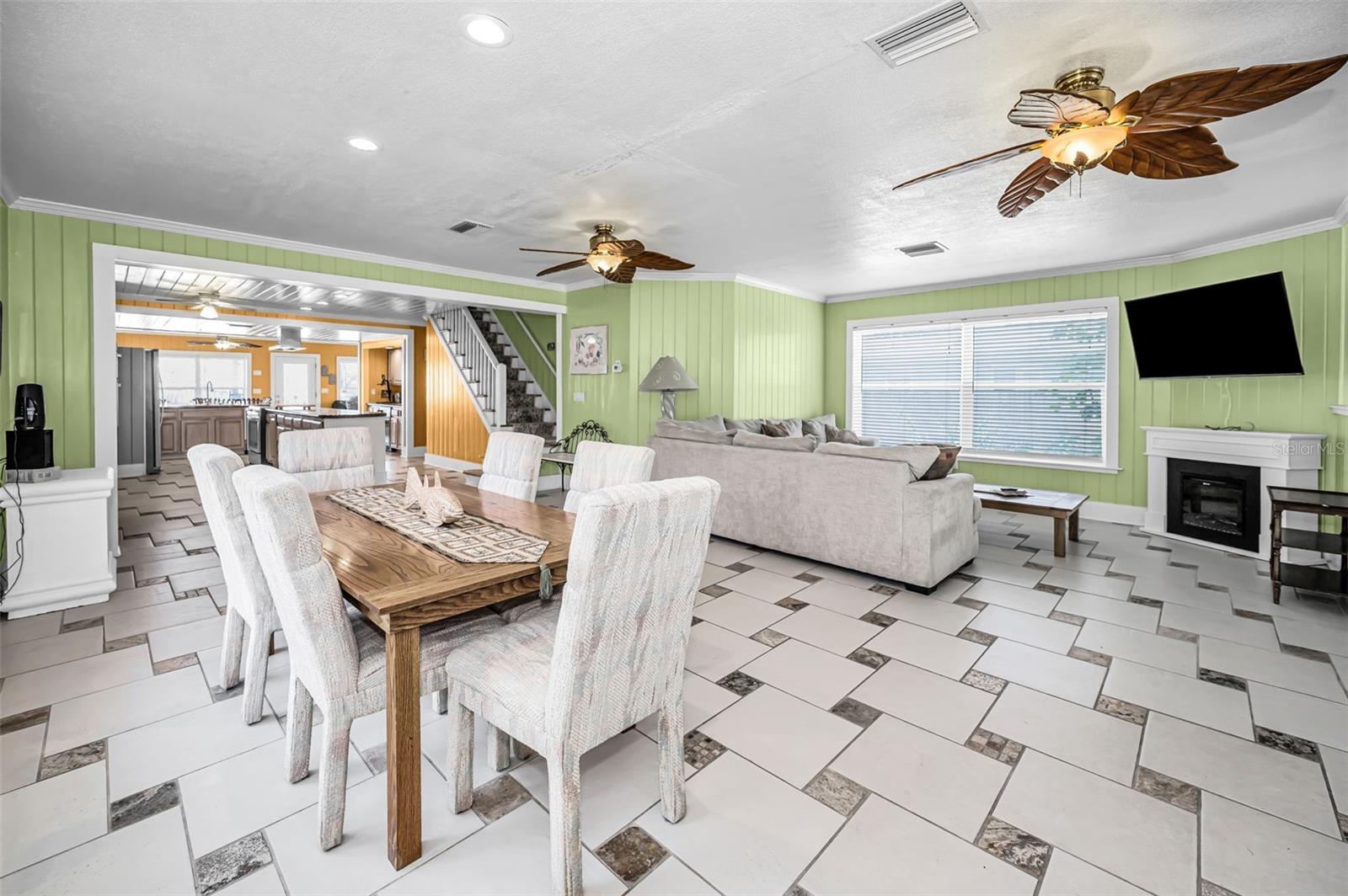 Listing photo id 47 for 5038 Sunset Boulevard