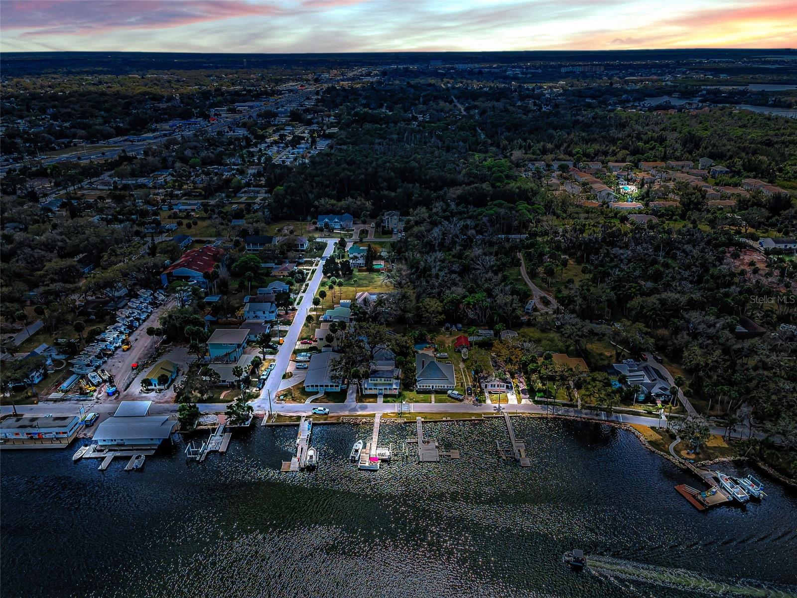 Listing photo id 3 for 5038 Sunset Boulevard