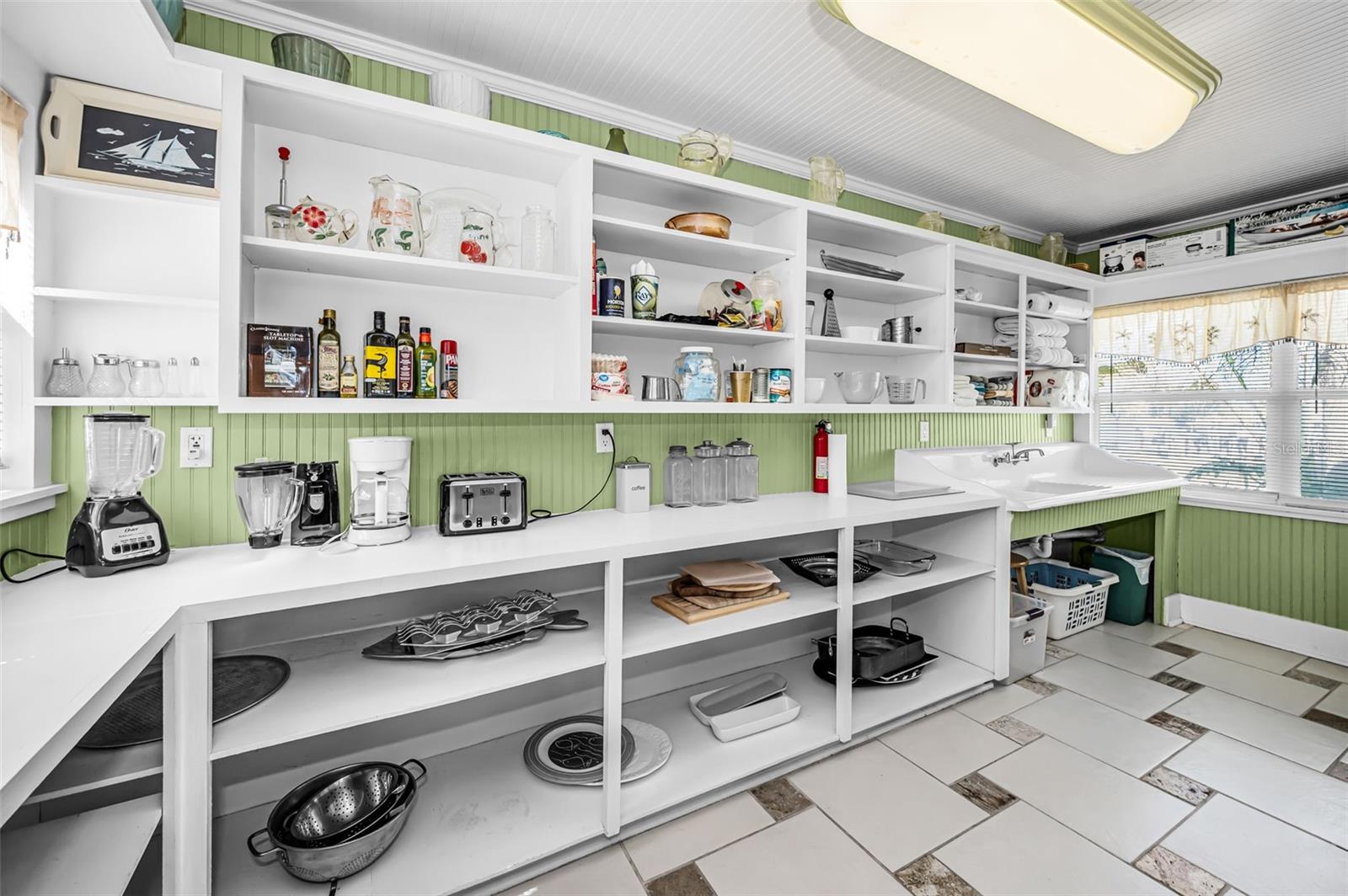 Listing photo id 52 for 5038 Sunset Boulevard