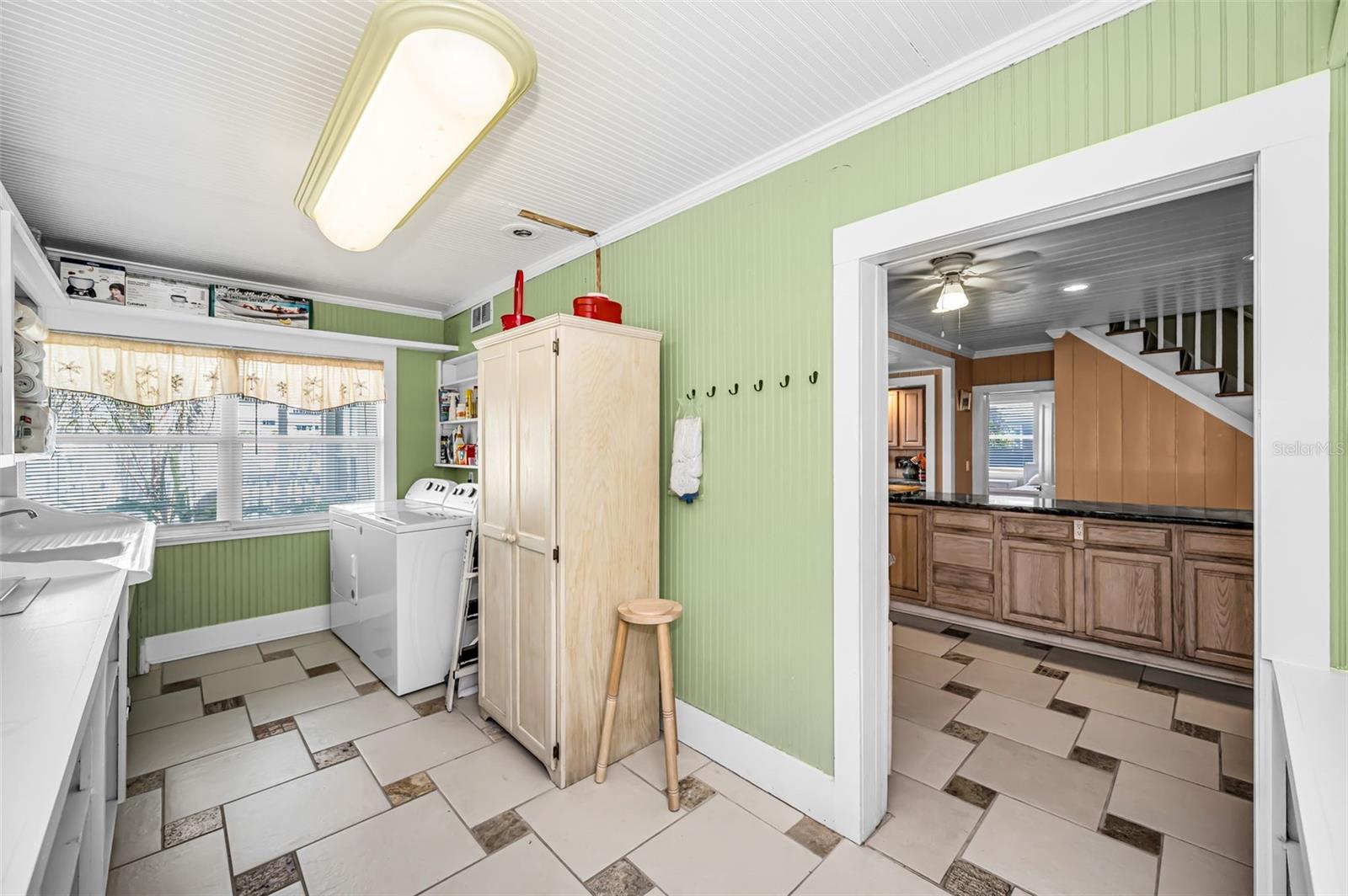 Listing photo id 53 for 5038 Sunset Boulevard