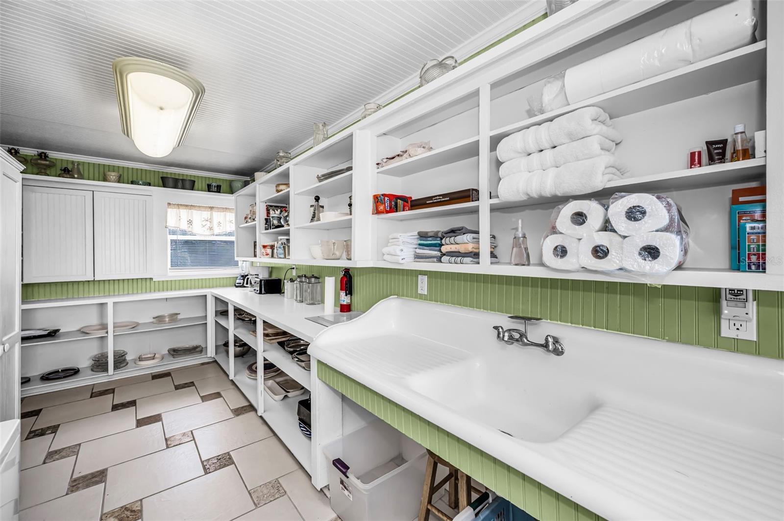 Listing photo id 54 for 5038 Sunset Boulevard