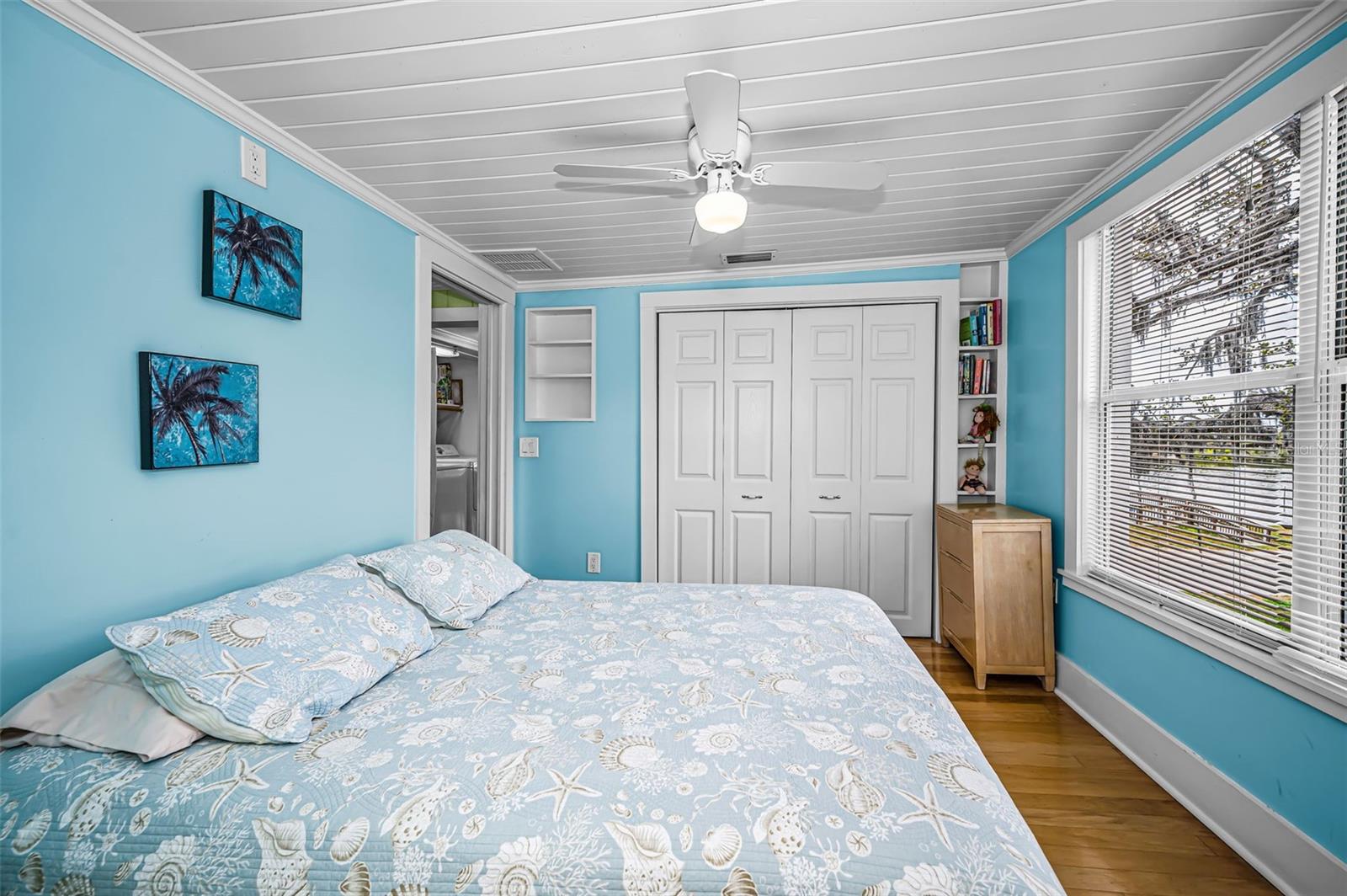 Listing photo id 71 for 5038 Sunset Boulevard