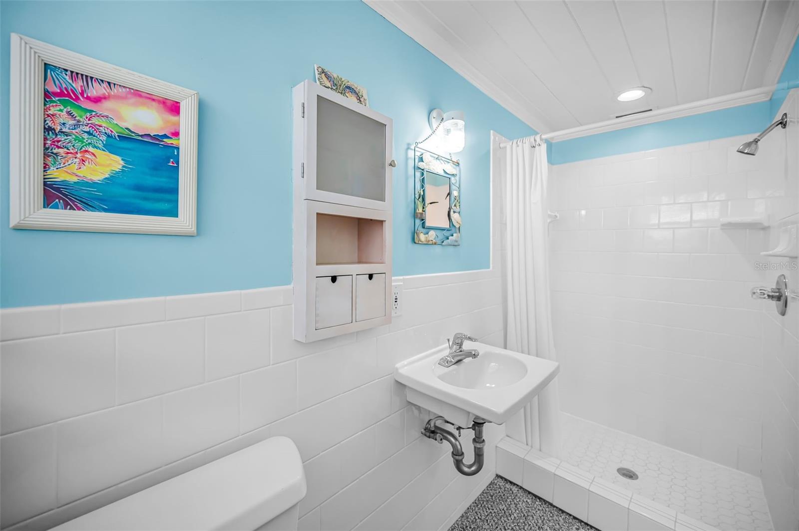 Listing photo id 72 for 5038 Sunset Boulevard