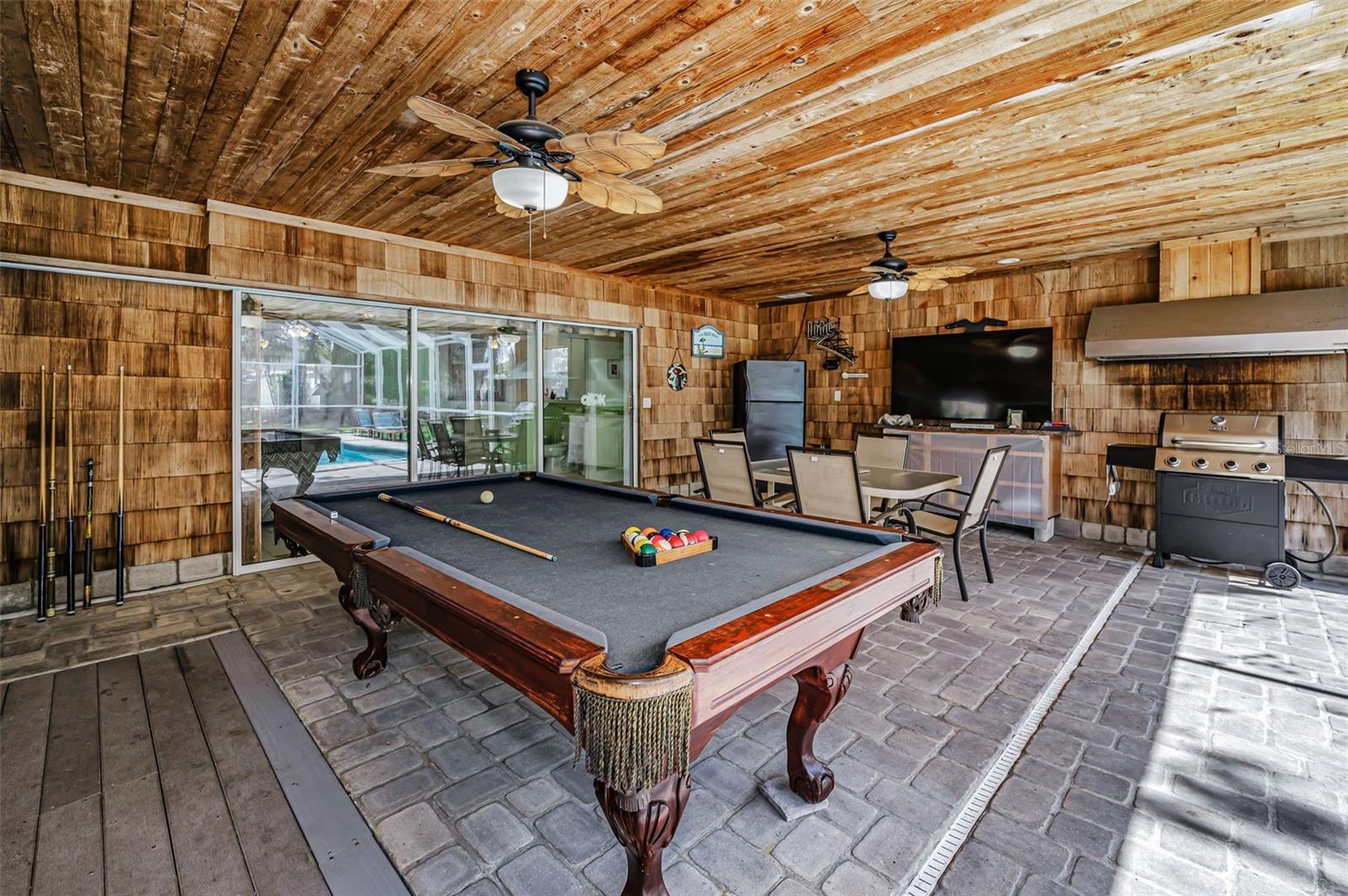 Listing photo id 74 for 5038 Sunset Boulevard